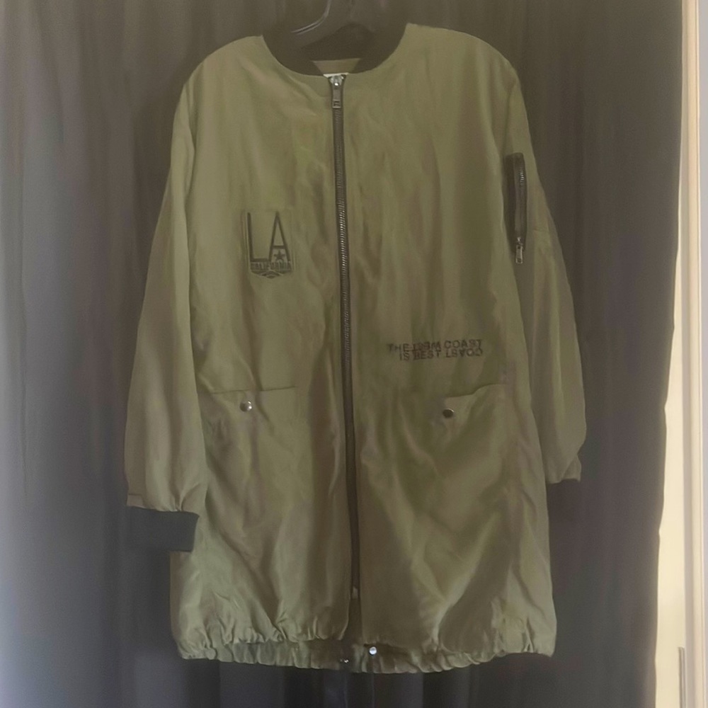 3/4 lightweight windbreaker